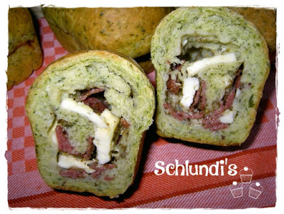 Gefüllte Spinatbrötchen