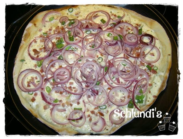 Flammkuchen nach Pizzaart