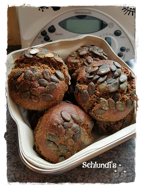 Kürbiskern-Nuss-Brötchen Low Carb