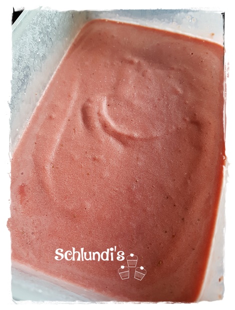 Erdbeer-Sahneeis weißer Schokolade – Schlundis