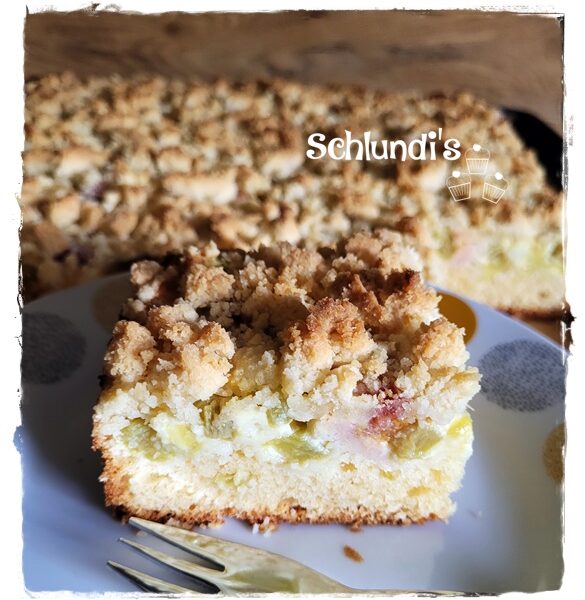 Rhabarber-Aprikosen-Streuselkuchen vom Blech