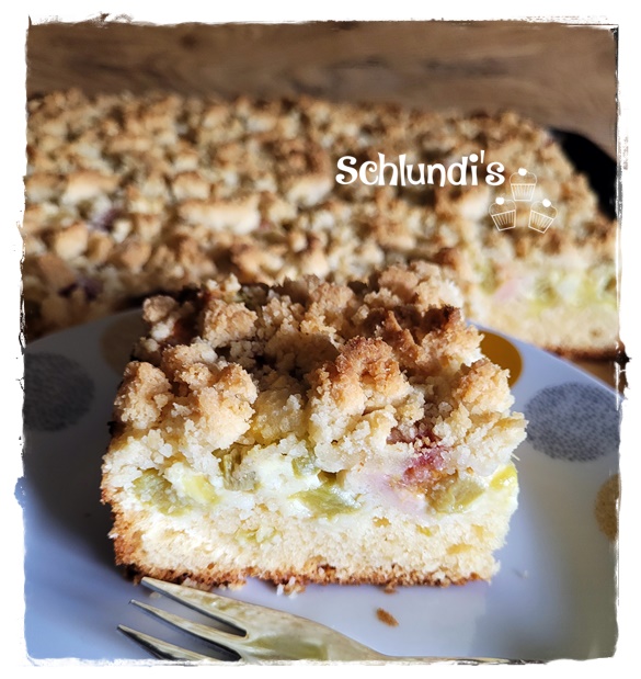 Rhabarber-Aprikosen-Streuselkuchen vom Blech
